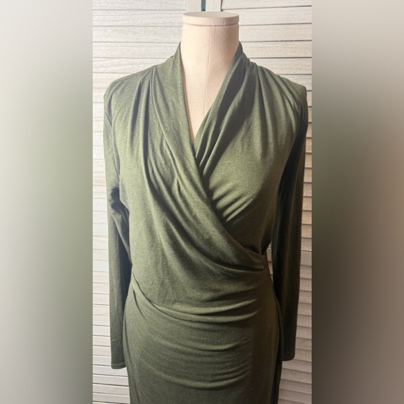 Ann Taylor Faux Wrap Dress. Great Condition. Size 4. Olive Green. Career - Picture 8 of 8